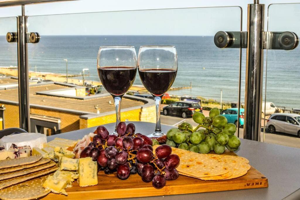 Soho Beach Apartment With Fabulous Sea View And 2 Minutes To The Beach With Free Parking And Netflix Bournemouth Dış mekan fotoğraf
