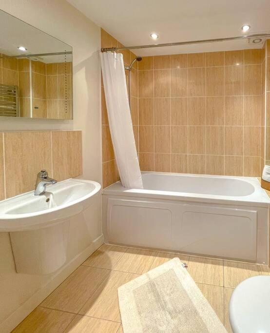 Soho Beach Apartment With Fabulous Sea View And 2 Minutes To The Beach With Free Parking And Netflix Bournemouth Dış mekan fotoğraf