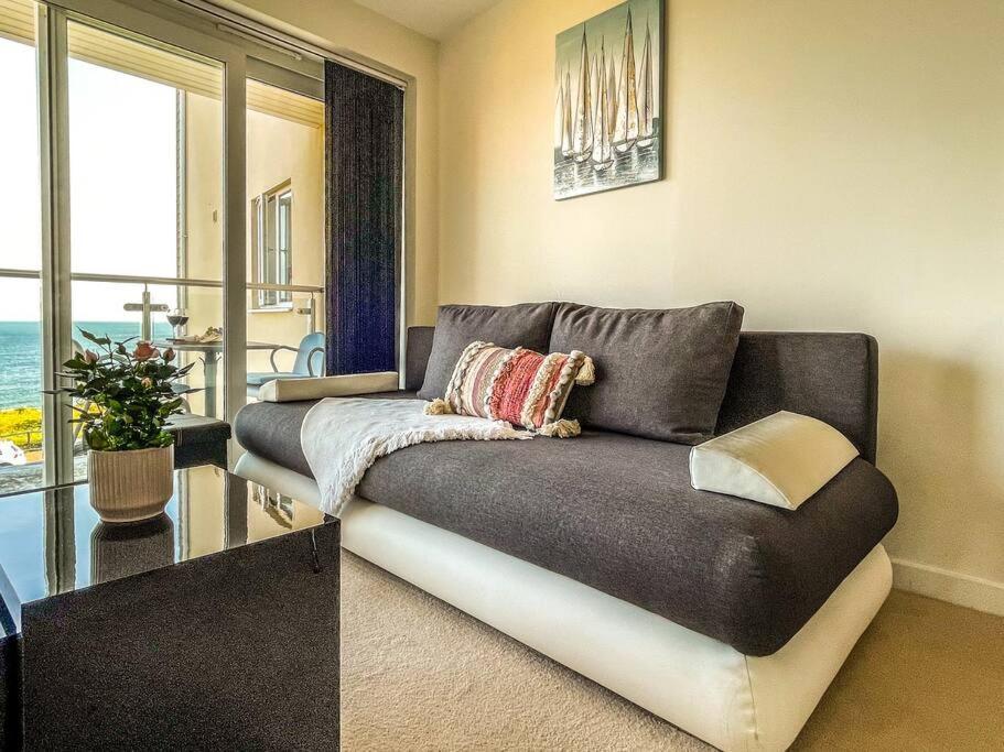 Soho Beach Apartment With Fabulous Sea View And 2 Minutes To The Beach With Free Parking And Netflix Bournemouth Dış mekan fotoğraf