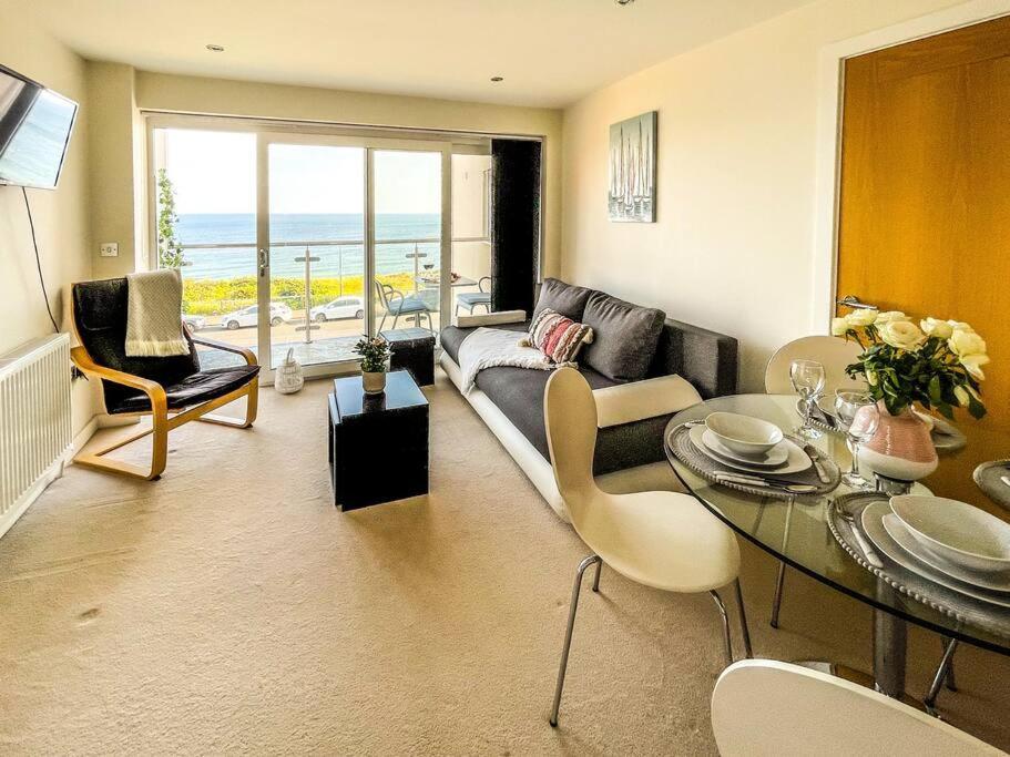 Soho Beach Apartment With Fabulous Sea View And 2 Minutes To The Beach With Free Parking And Netflix Bournemouth Dış mekan fotoğraf