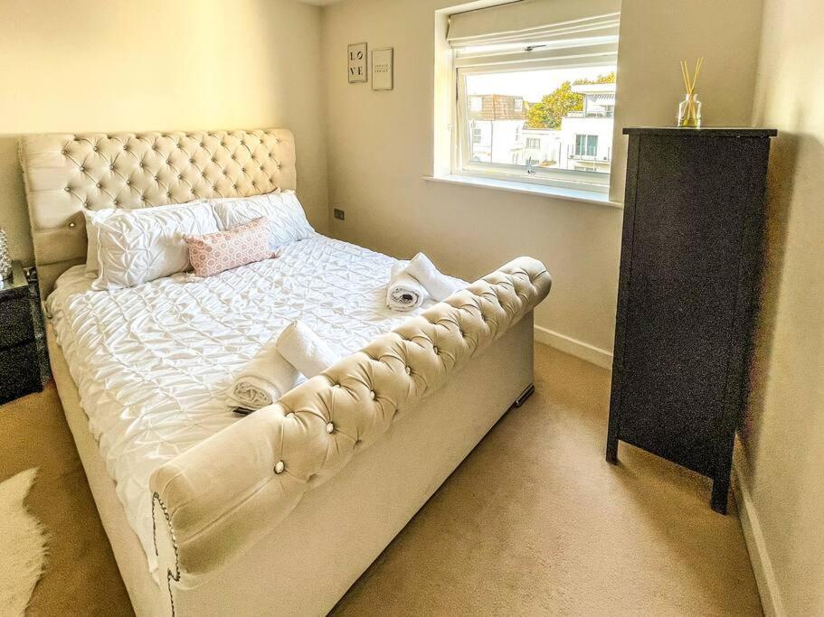 Soho Beach Apartment With Fabulous Sea View And 2 Minutes To The Beach With Free Parking And Netflix Bournemouth Dış mekan fotoğraf
